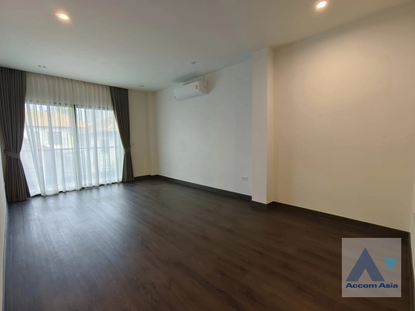 16  4 br House for rent and sale in Sukhumvit ,Bangkok BTS Phra khanong AA35280