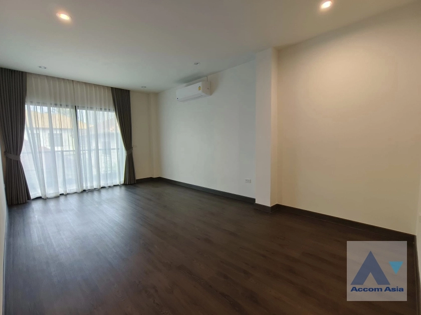 16  4 br House for rent and sale in sukhumvit ,Bangkok BTS Phra khanong AA35280