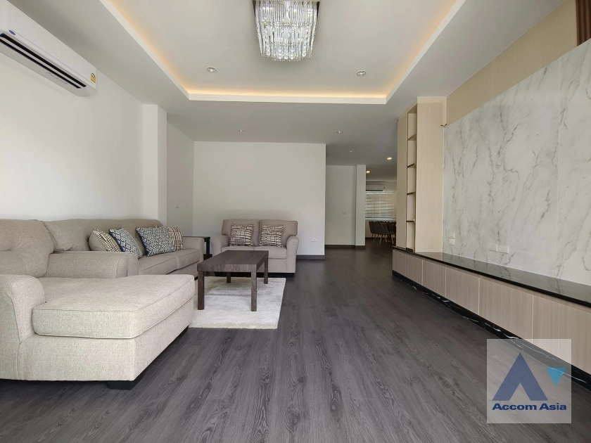  1  4 br House for rent and sale in Sukhumvit ,Bangkok BTS Phra khanong AA35280