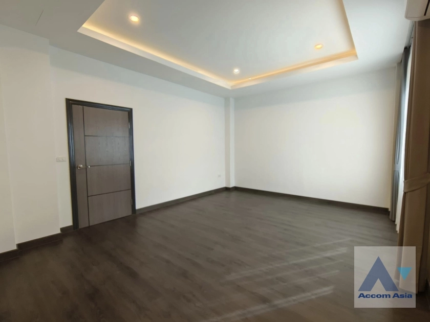 21  4 br House for rent and sale in Sukhumvit ,Bangkok BTS Phra khanong AA35280