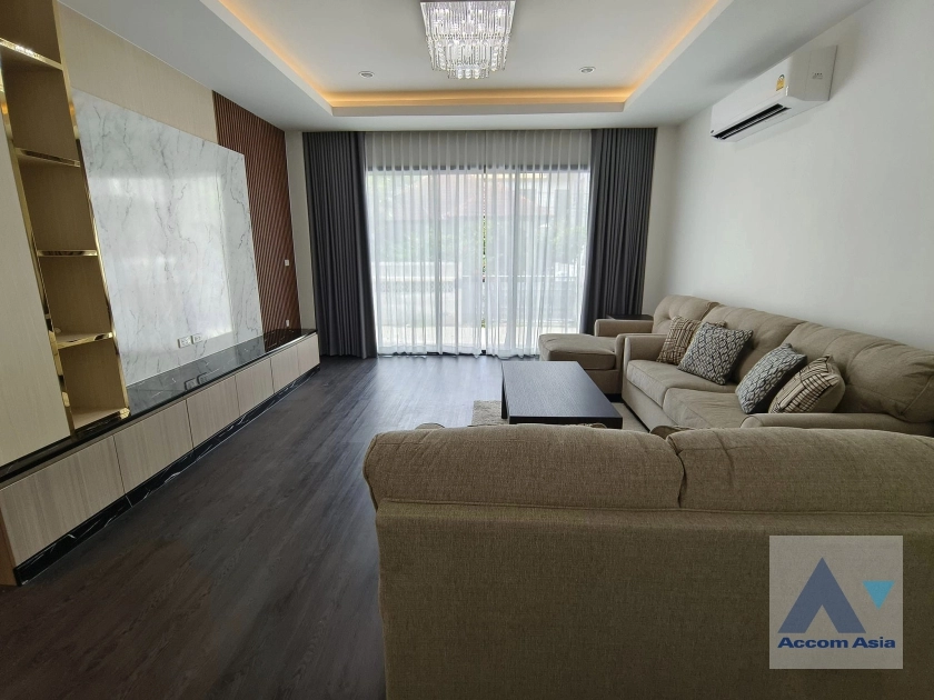 25  4 br House for rent and sale in sukhumvit ,Bangkok BTS Phra khanong AA35280