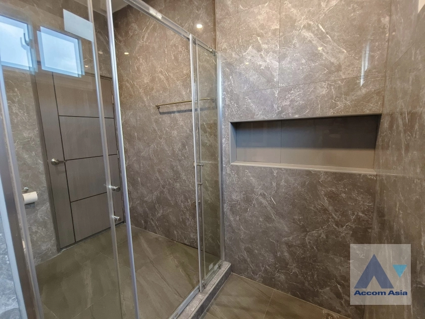 29  4 br House for rent and sale in Sukhumvit ,Bangkok BTS Phra khanong AA35280