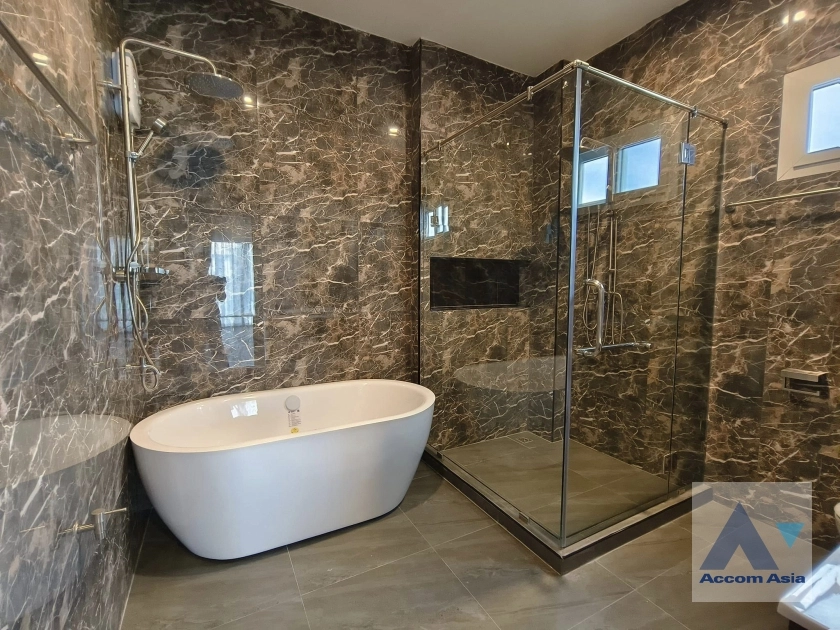 24  4 br House for rent and sale in Sukhumvit ,Bangkok BTS Phra khanong AA35280