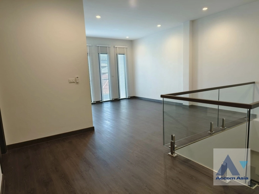 14  4 br House for rent and sale in Sukhumvit ,Bangkok BTS Phra khanong AA35280