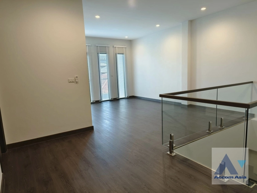 8  4 br House for rent and sale in sukhumvit ,Bangkok BTS Phra khanong AA35280
