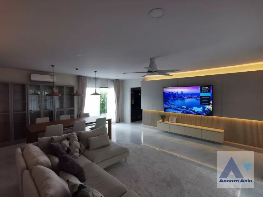 unit 6 Bedrooms  Townhouse For Rent in Samutprakan, Samutprakan  (AA35283)