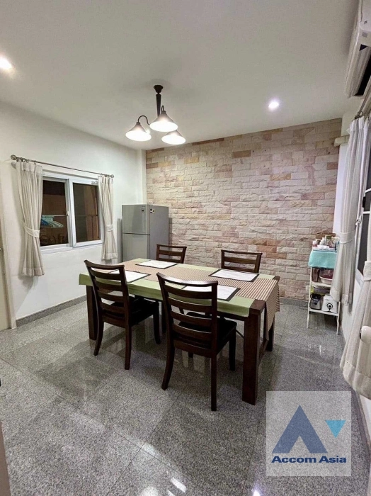 unit 3 Bedrooms  House For Sale in Sukhumvit, Bangkok  near BTS Udomsuk (AA35287)