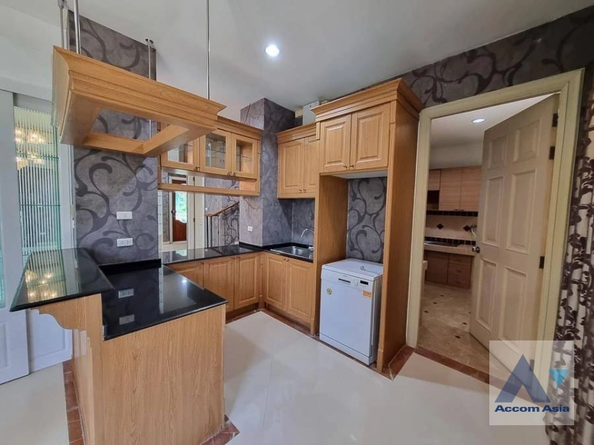 4  5 br Townhouse For Rent in Sathorn ,Bangkok BRT Wat Dan - BRT Wat Priwat at Baan Klang Krung Grande Vienna Rama 3 AA35290