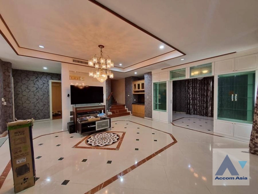  1  5 br Townhouse For Rent in Sathorn ,Bangkok BRT Wat Dan - BRT Wat Priwat at Baan Klang Krung Grande Vienna Rama 3 AA35290