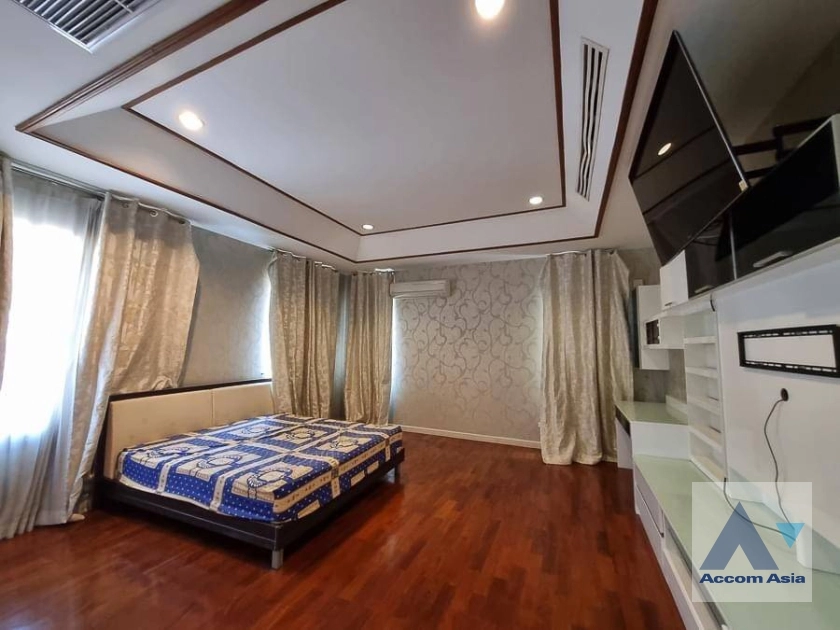 5  5 br Townhouse For Rent in Sathorn ,Bangkok BRT Wat Dan - BRT Wat Priwat at Baan Klang Krung Grande Vienna Rama 3 AA35290