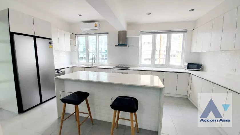 unit 3 Bedrooms  Apartment For Rent in Sukhumvit, Bangkok  near BTS Thong Lo (AA35300)