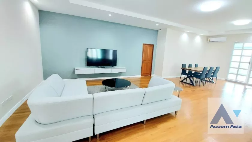 unit 3 Bedrooms  Apartment For Rent in Sukhumvit, Bangkok  near BTS Thong Lo (AA35300)
