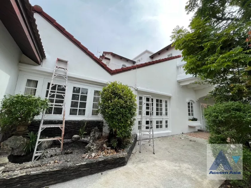 Pet friendly |  4 Bedrooms  House For Rent in ,   near BTS Bearing (AA35308)