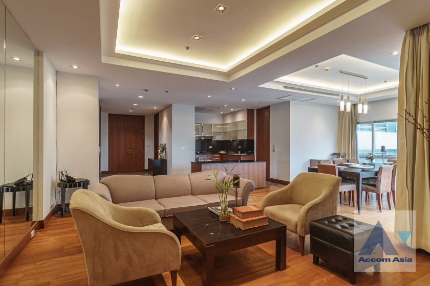 unitSpacious apartment near Ploenchit with park access and skyline view (AA35313)