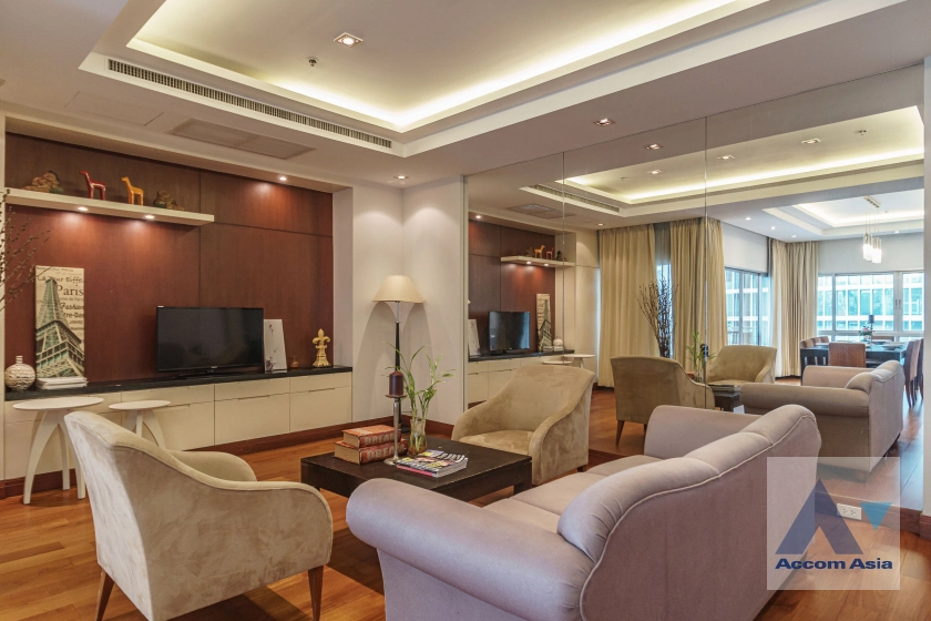 unitSpacious apartment near Ploenchit with park access and skyline view (AA35313)