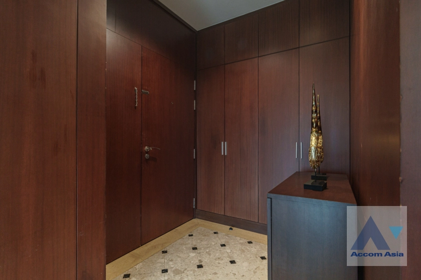 unit 3 Bedrooms  Apartment For Rent & Sale in Ploenchit, Bangkok  near BTS Ploenchit (AA35315)