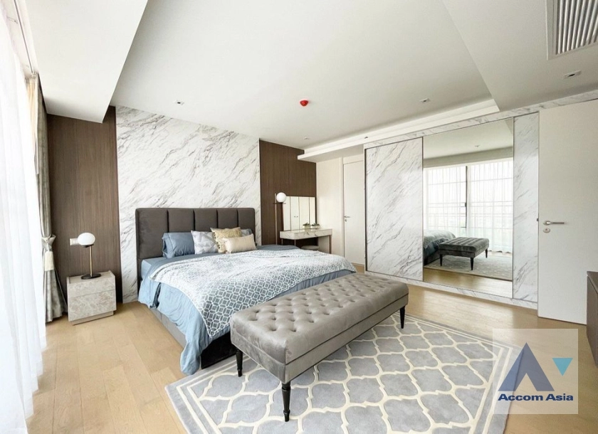  3 Bedrooms  Condominium For Rent in Sukhumvit, Bangkok  near BTS Phrom Phong (AA35318)