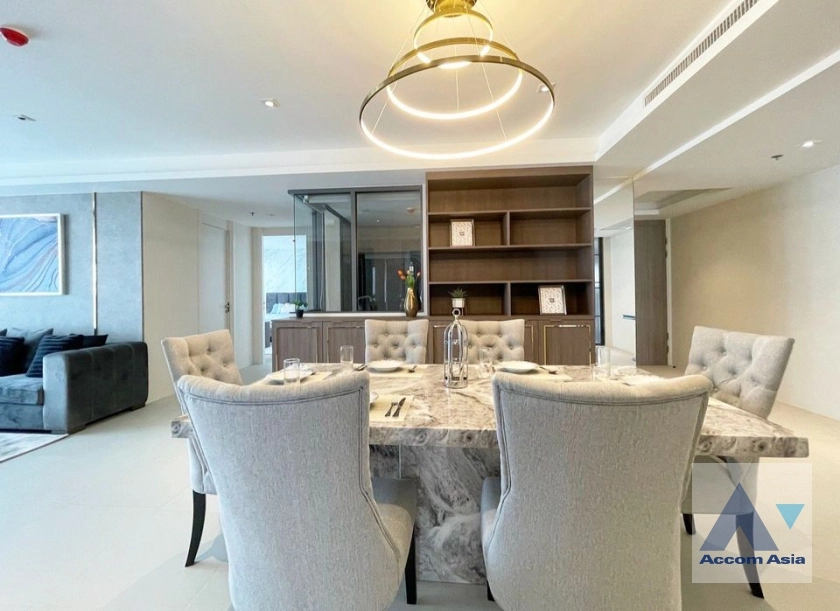 unit 3 Bedrooms  Condominium For Rent in Sukhumvit, Bangkok  near BTS Phrom Phong (AA35318)