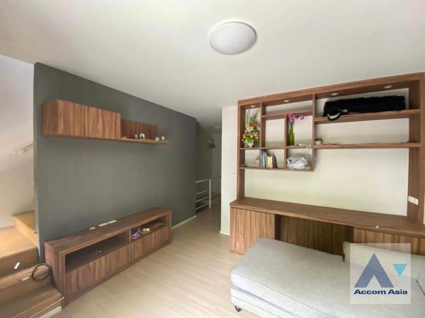 unit 3 Bedrooms  House For Sale in Pattanakarn, Bangkok  near BTS On Nut (AA35321)