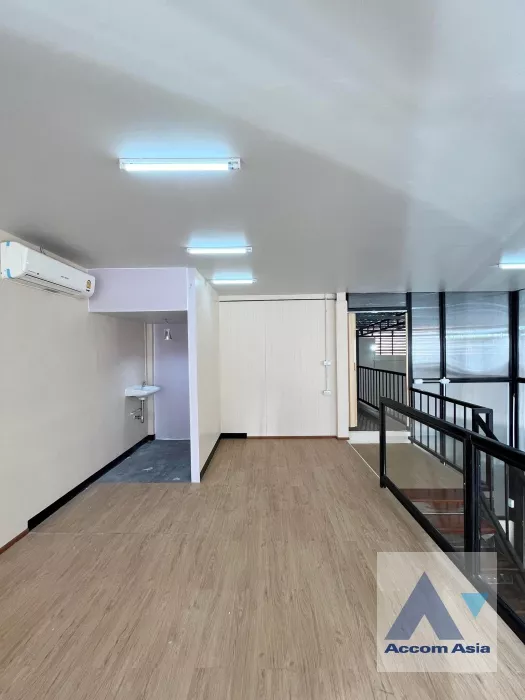 7  Warehouse For Rent in Ratchadaphisek ,Bangkok MRT Rama 9 - MRT Thailand Cultural Center AA35322