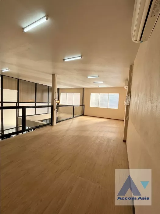 16  Warehouse For Rent in Ratchadaphisek ,Bangkok MRT Rama 9 - MRT Thailand Cultural Center AA35322