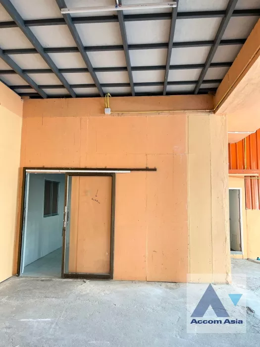 5  Warehouse For Rent in Ratchadaphisek ,Bangkok  AA35324