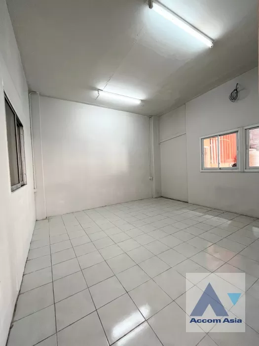 4  Warehouse For Rent in Ratchadaphisek ,Bangkok  AA35324