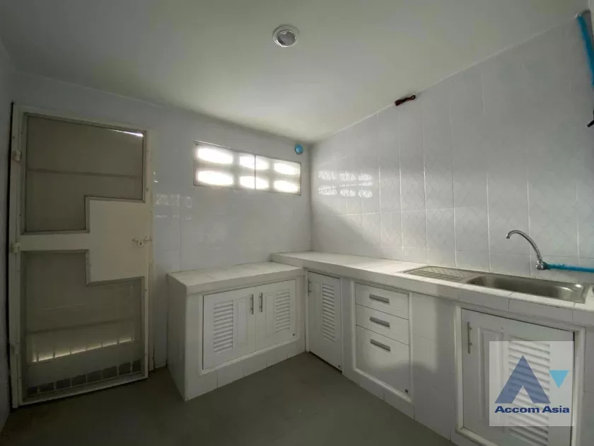 5  3 br House For Rent in Sukhumvit ,Bangkok BTS Punnawithi at Saranchit 2 Village AA35332