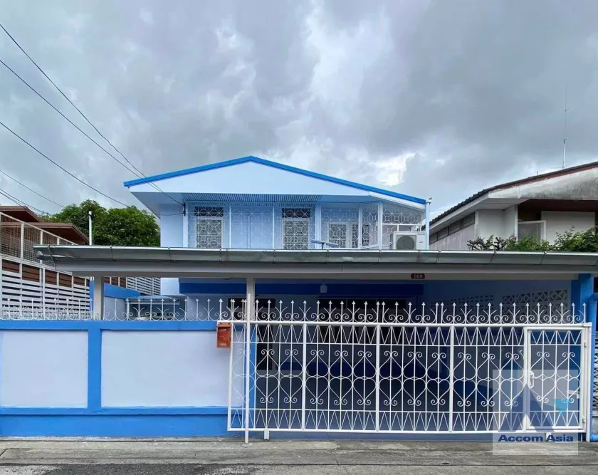  2  3 br House For Rent in Sukhumvit ,Bangkok BTS Punnawithi at Saranchit 2 Village AA35332