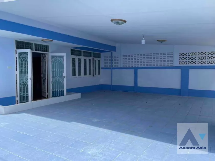 unit 3 Bedrooms  House For Rent in Sukhumvit, Bangkok  near BTS Punnawithi (AA35332)