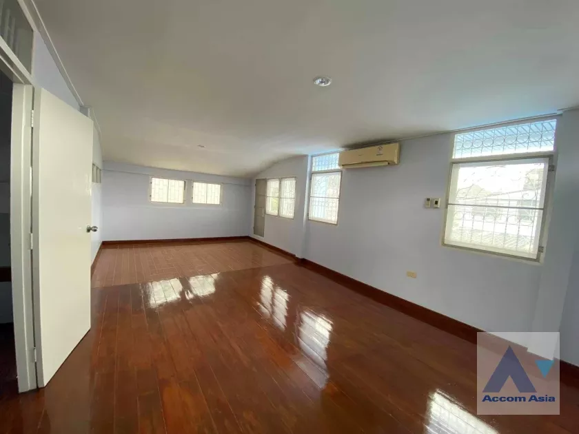 9  3 br House For Rent in Sukhumvit ,Bangkok BTS Punnawithi at Saranchit 2 Village AA35332