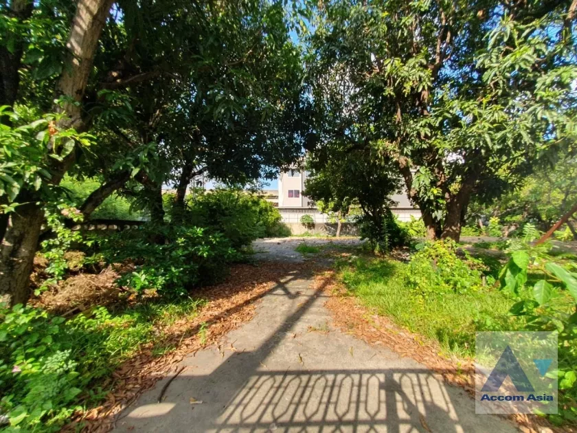  2  Land For Sale in Sukhumvit ,Bangkok BTS Phra khanong AA35353