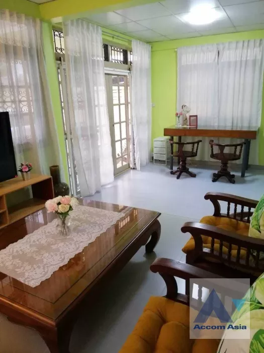  3 Bedrooms  House For Rent in Bangna, Bangkok  near BTS Bearing (AA35355)
