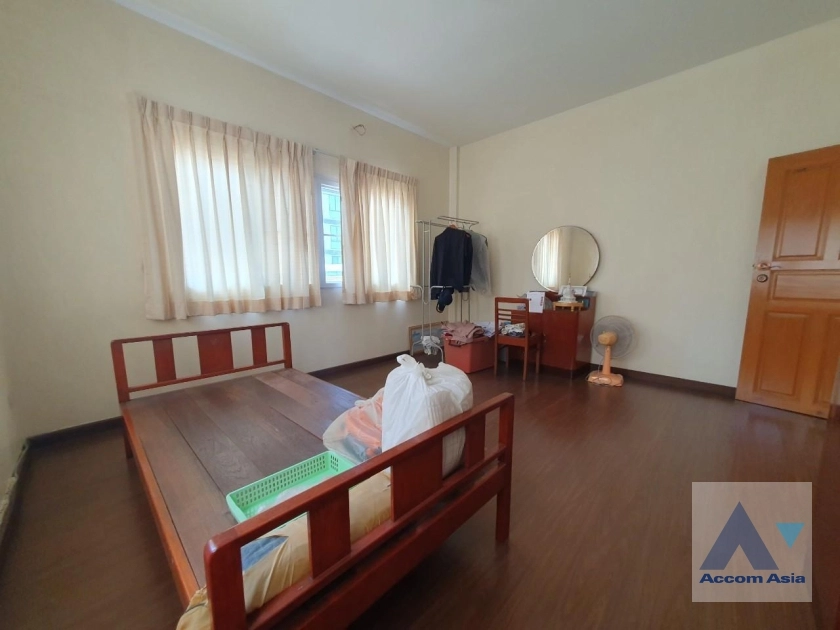9  4 br House For Sale in Sukhumvit ,Bangkok BTS Ekkamai AA35364