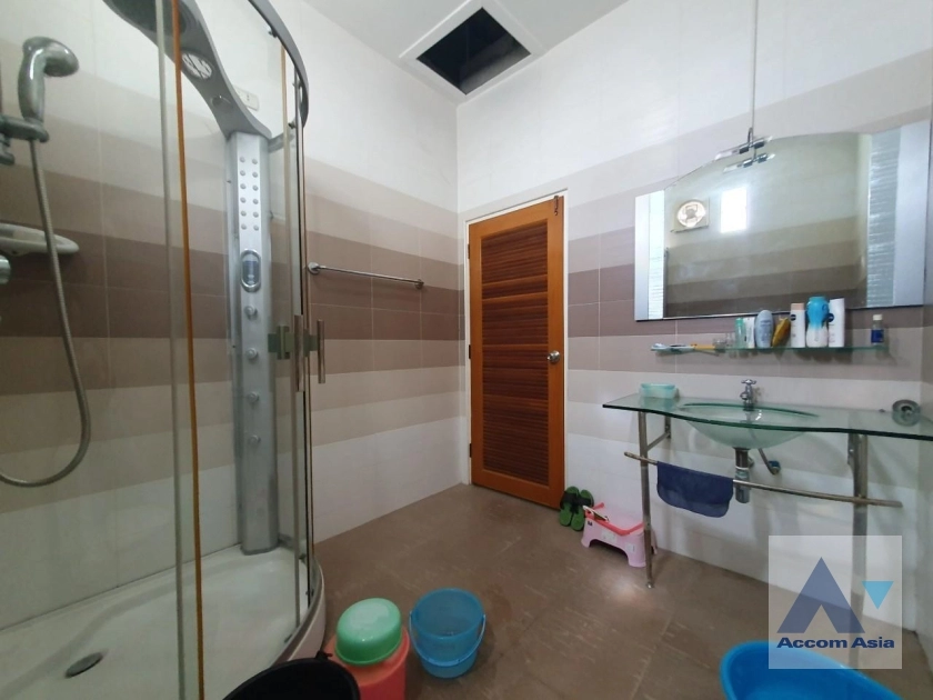 19  4 br House For Sale in Sukhumvit ,Bangkok BTS Ekkamai AA35364
