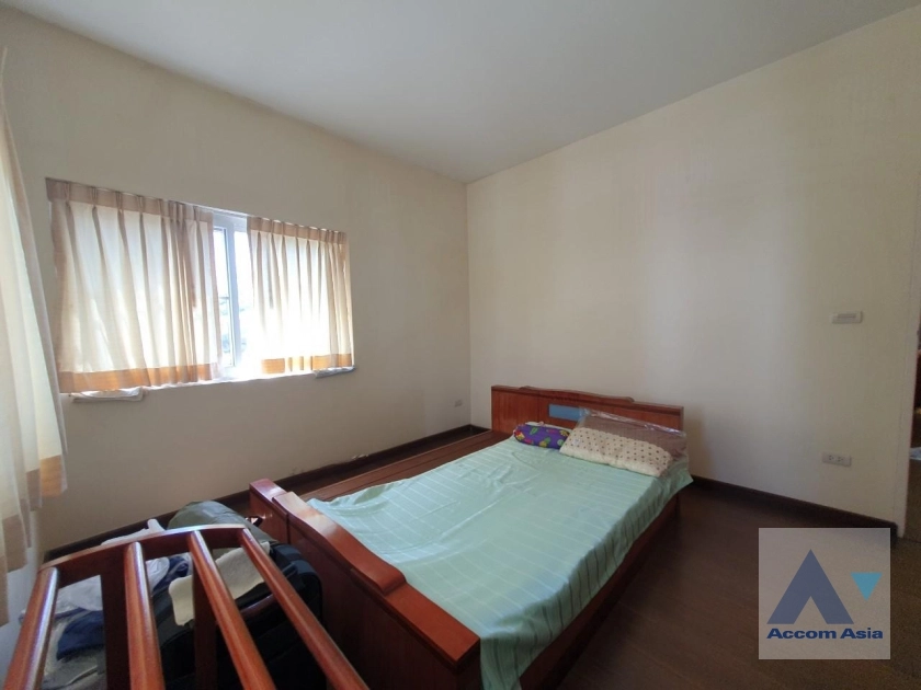 10  4 br House For Sale in Sukhumvit ,Bangkok BTS Ekkamai AA35364