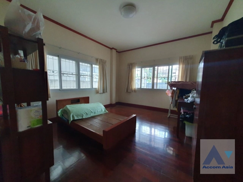 7  4 br House For Sale in Sukhumvit ,Bangkok BTS Ekkamai AA35364