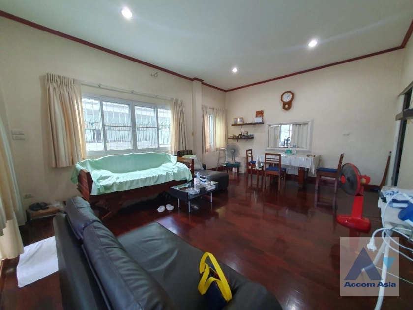 4  4 br House For Sale in Sukhumvit ,Bangkok BTS Ekkamai AA35364