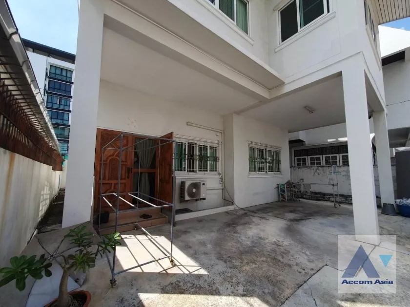 18  4 br House For Sale in sukhumvit ,Bangkok BTS Ekkamai AA35364