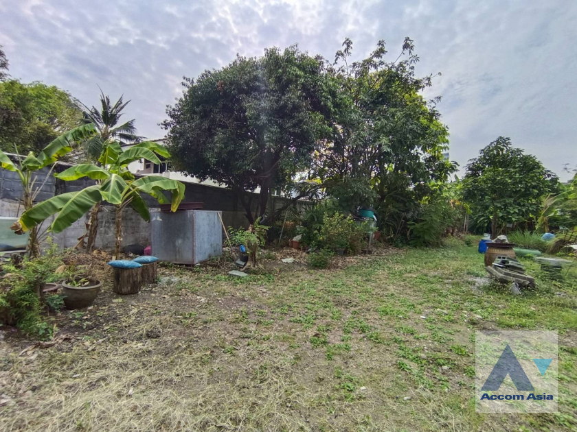  Land For Rent & Sale in Sukhumvit, Bangkok  near BTS Ekkamai (AA35367)