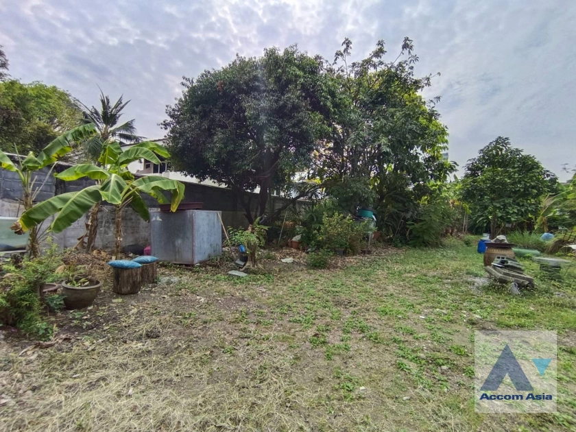  1  Land for rent and sale in Sukhumvit ,Bangkok BTS Ekkamai AA35367