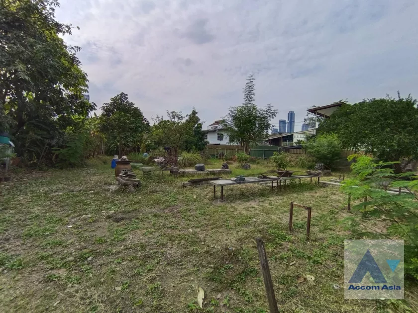  Land For Rent & Sale in Sukhumvit, Bangkok  near BTS Ekkamai (AA35367)