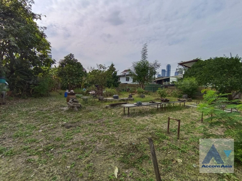  2  Land for rent and sale in Sukhumvit ,Bangkok BTS Ekkamai AA35367