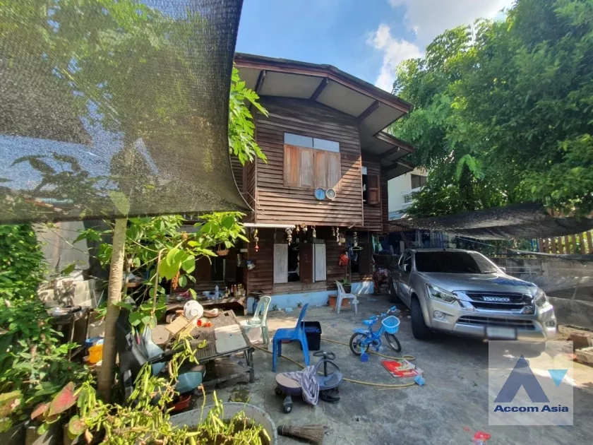  1  Land For Sale in sukhumvit ,Bangkok BTS Ekkamai AA35369