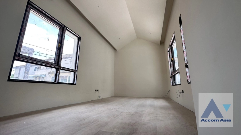 12  3 br House for rent and sale in Sukhumvit ,Bangkok BTS Phra khanong AA35371