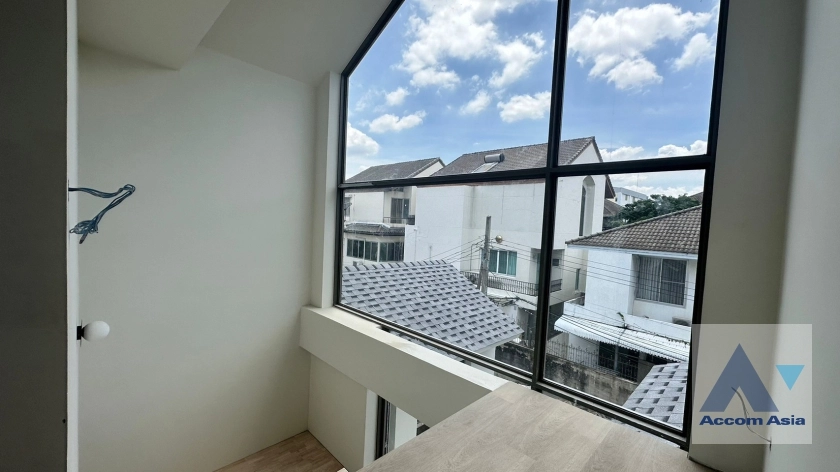 14  3 br House for rent and sale in Sukhumvit ,Bangkok BTS Phra khanong AA35371