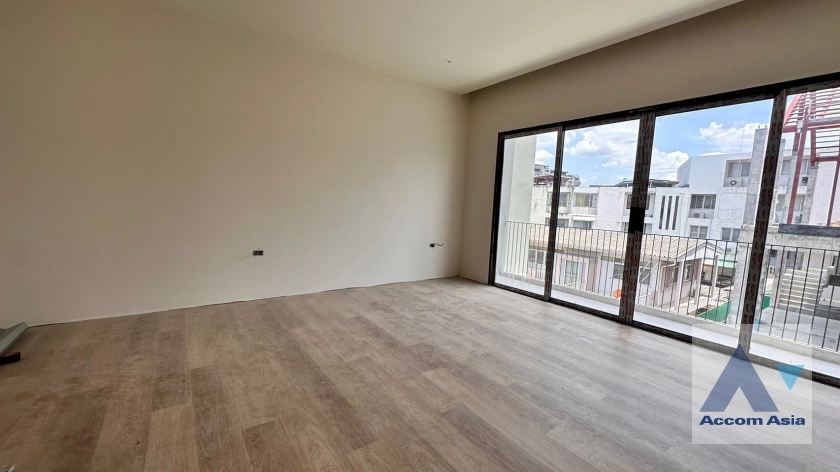 11  3 br House for rent and sale in Sukhumvit ,Bangkok BTS Phra khanong AA35371