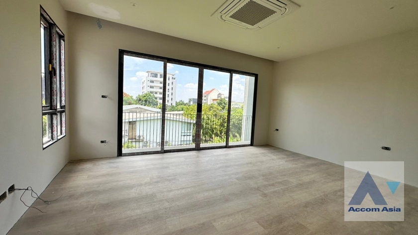 13  3 br House for rent and sale in Sukhumvit ,Bangkok BTS Phra khanong AA35371