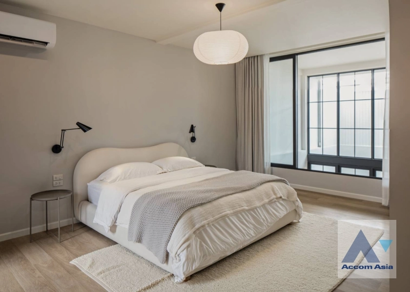 6  3 br House for rent and sale in Sukhumvit ,Bangkok BTS Phra khanong AA35371