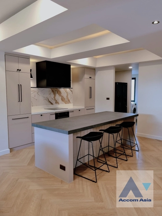 5  3 br House for rent and sale in Sukhumvit ,Bangkok BTS Phra khanong AA35371